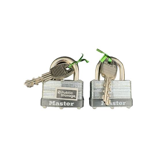 Set of 2  Master Lock Keyed Pad Locks - Preowned - Picture 1 of 3